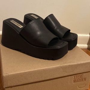Platform sandals